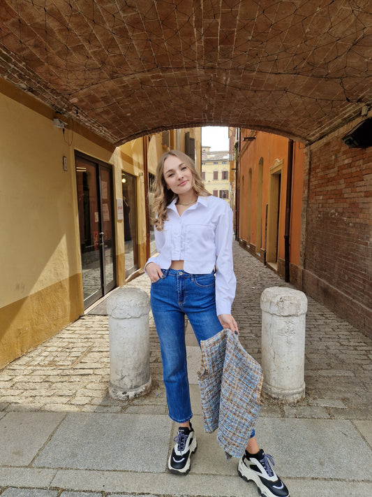 Camicia corta con tasche assimetriche