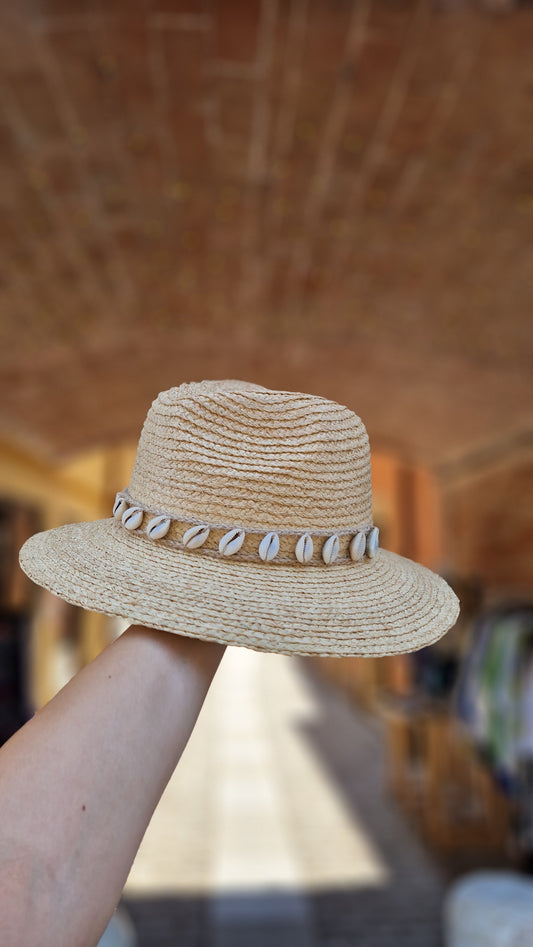 Cappello in paglia panama con conchiglie