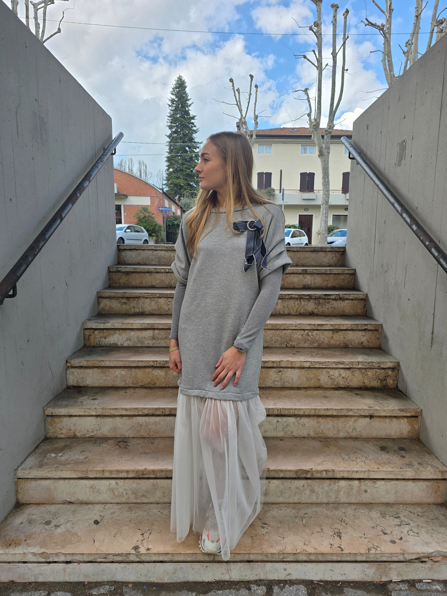 Abito lungo con gonna in tulle