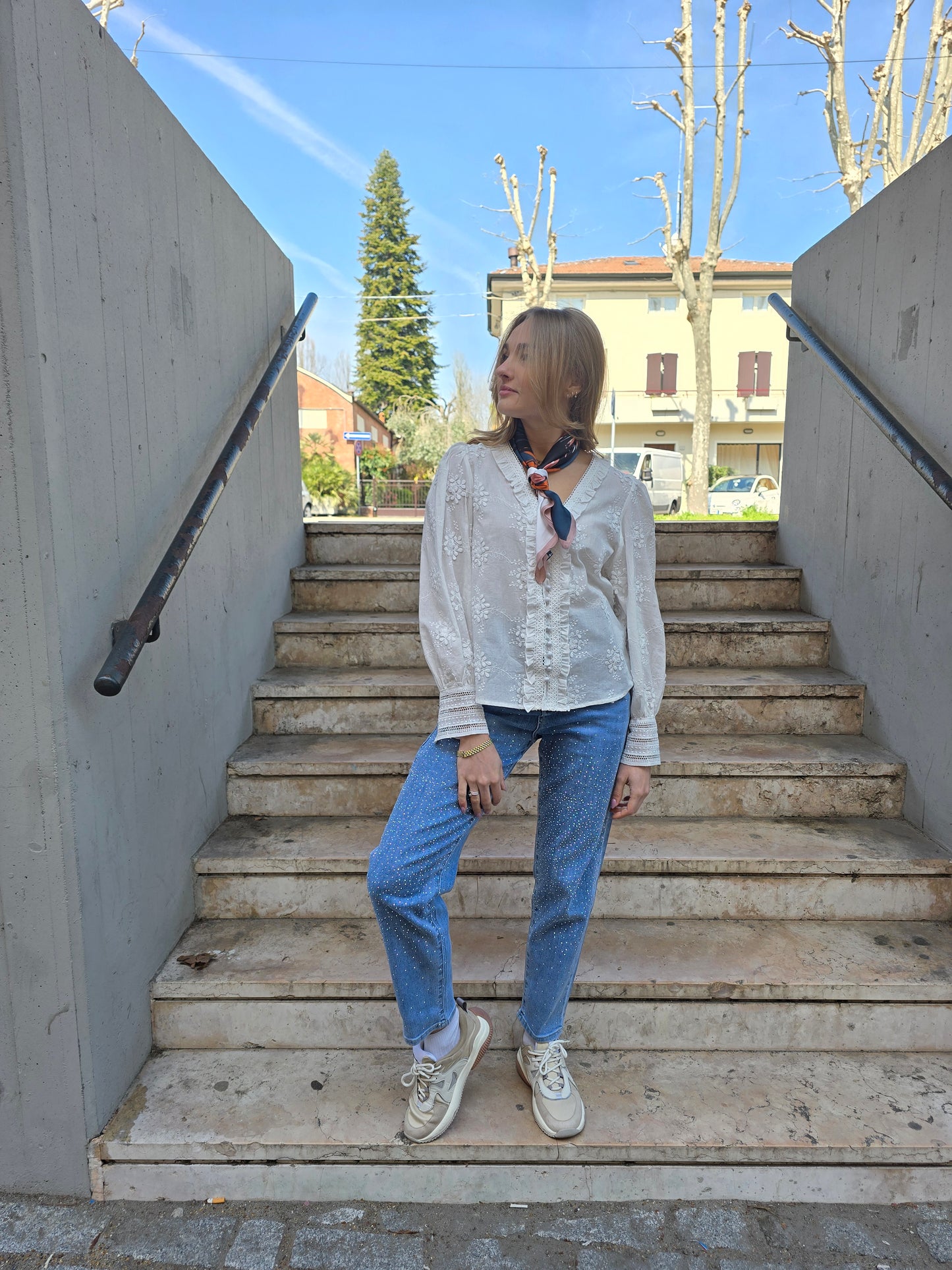 Camicia bianca in cotone con pizzo