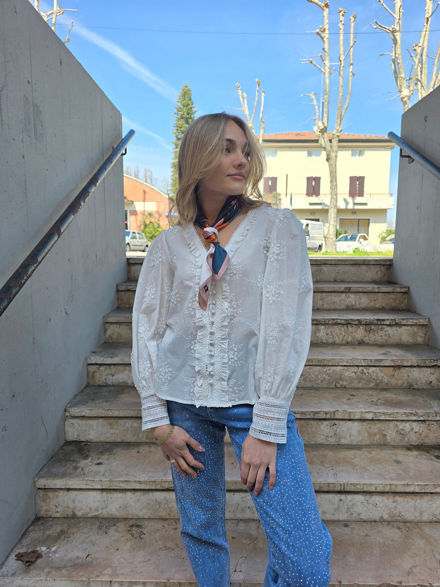 Camicia bianca in cotone con pizzo