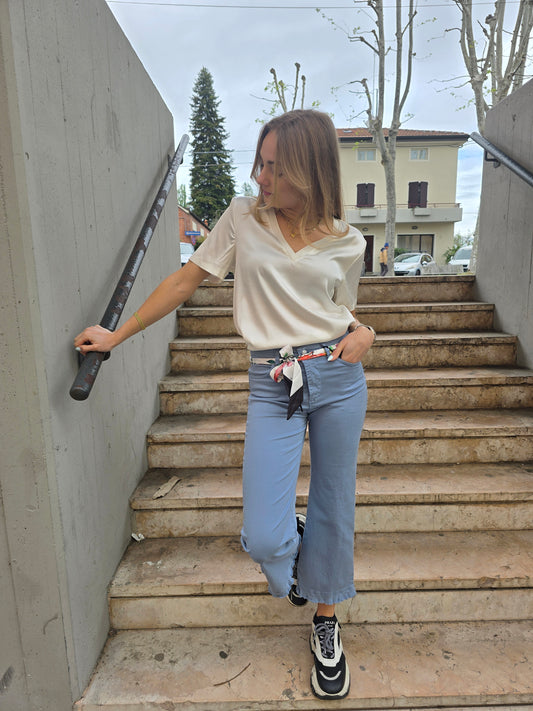 Pantalone in cotone elasticizzato azzurro a trombetta