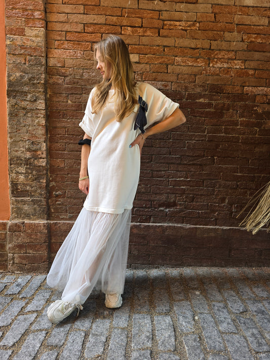 Abito lungo con gonna in tulle