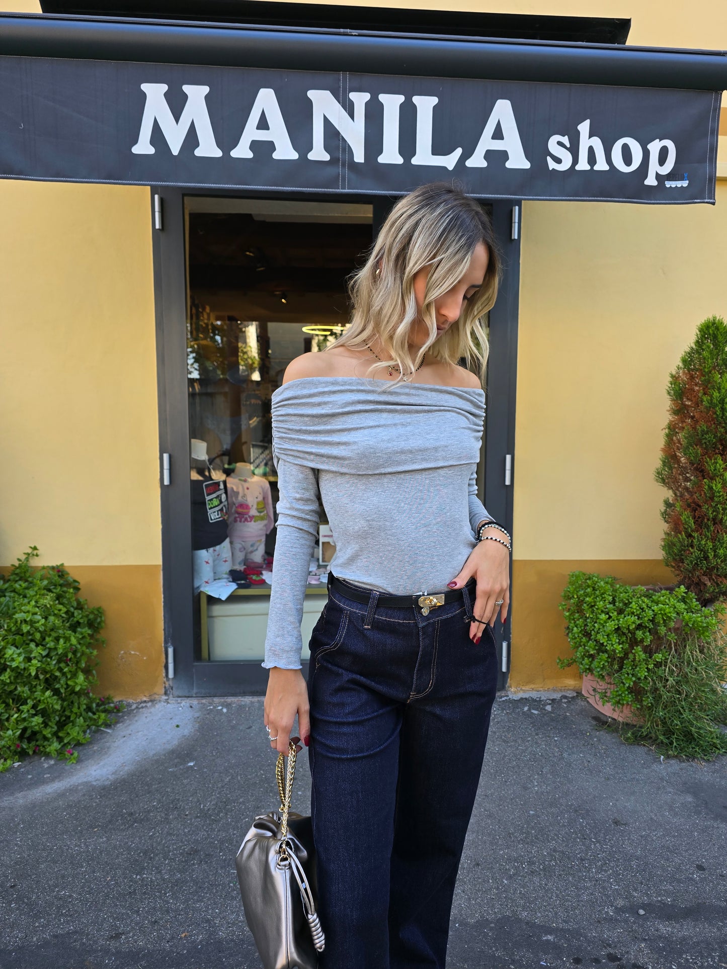 Maglia top con spalle scoperte