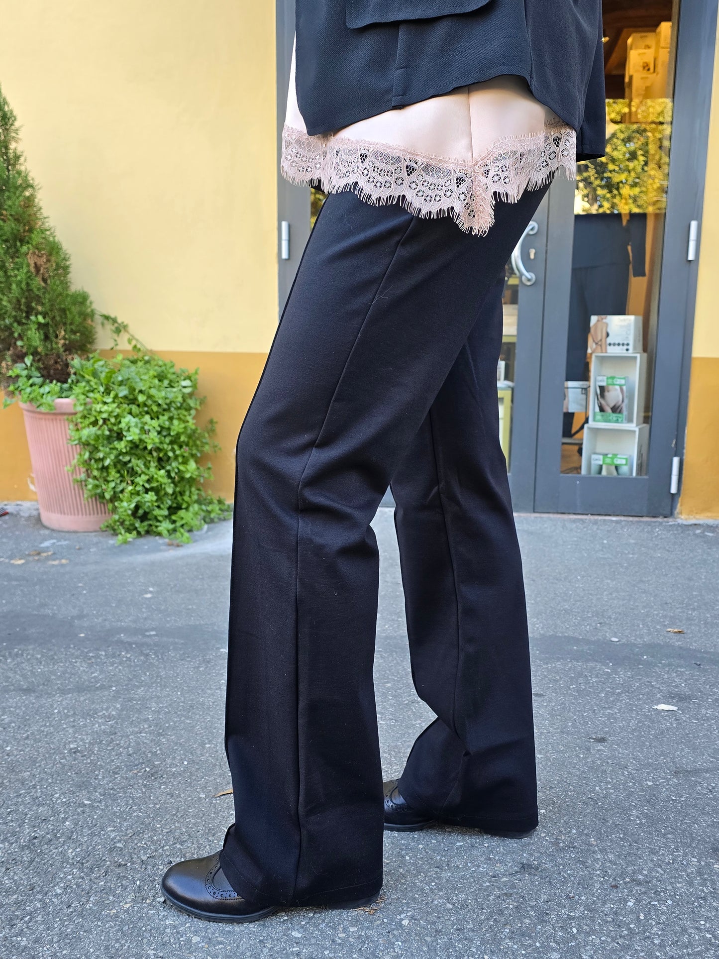 Pantalone lungo con elastico in vita