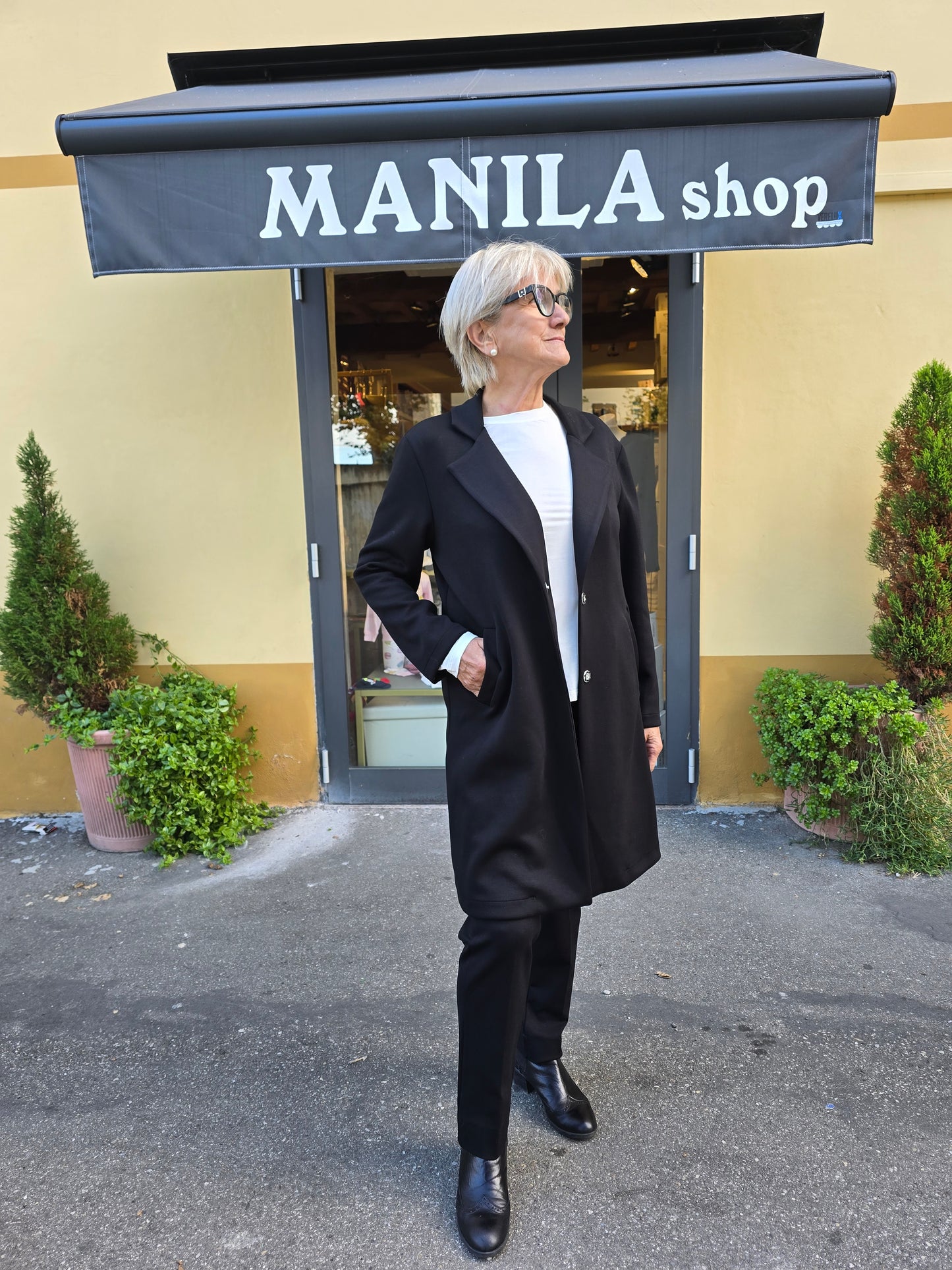 Pantalone lungo con elastico in vita