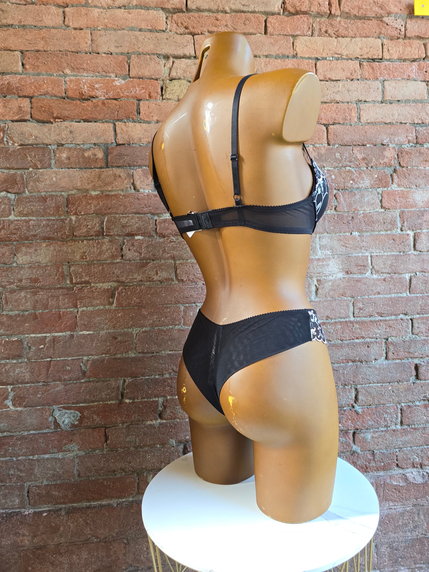 Completino push up con pizzo sièlei