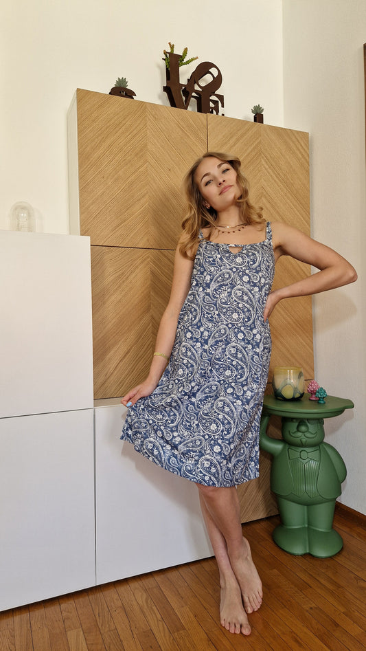 Camicia da notte con spallini sottili