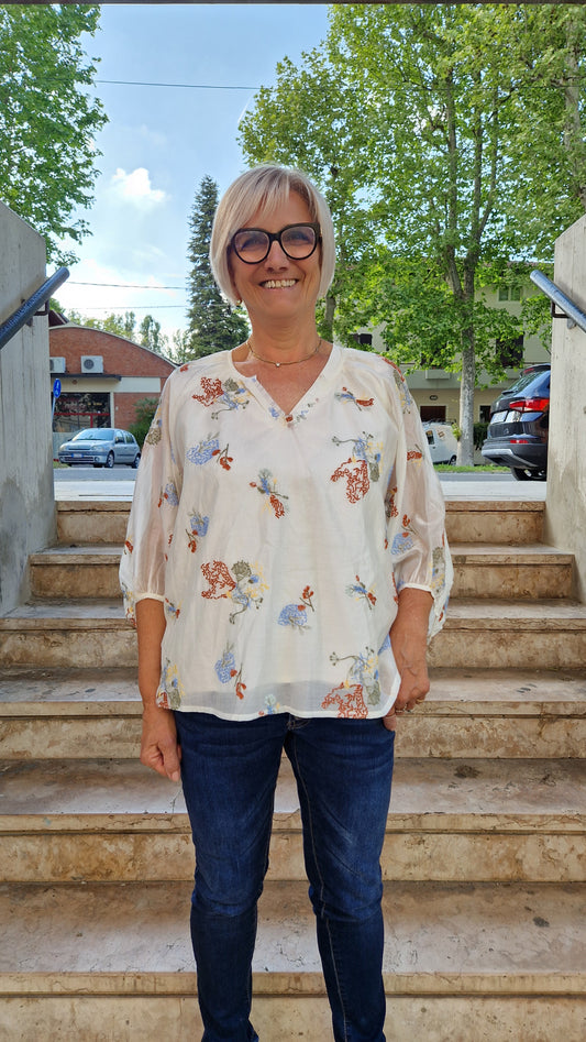 Blusa con ricami floreali