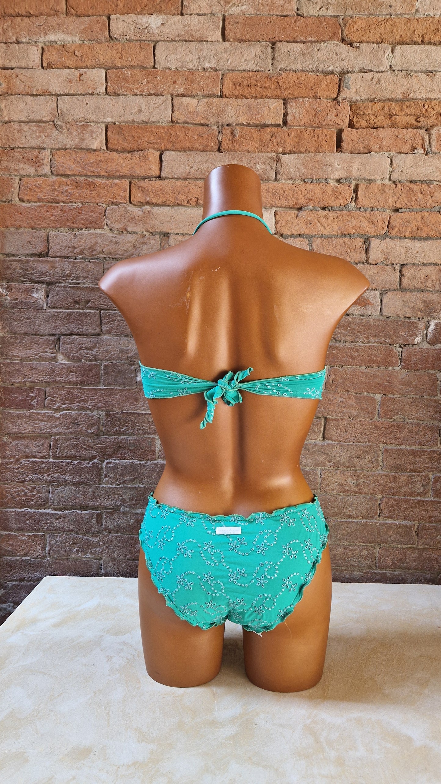 Bikini in sangallo a fascia Made in Italy