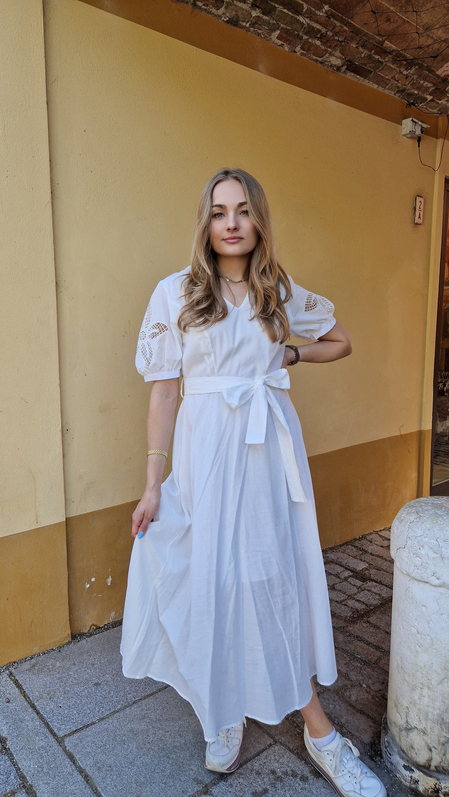Abito midi in cotone con gonna a ruota