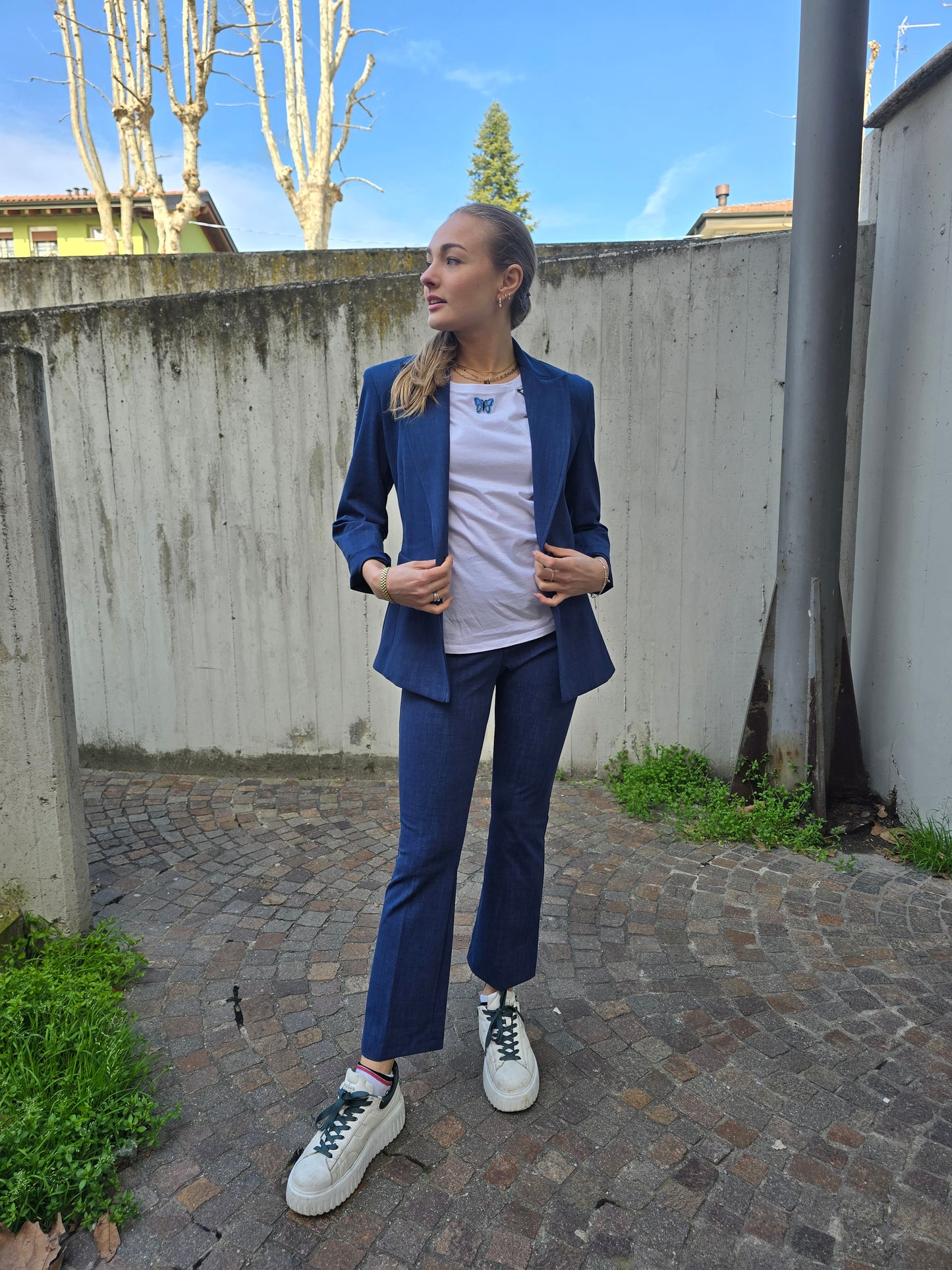 Pantalone con elastico in vita in jersey di viscosa a trombetta