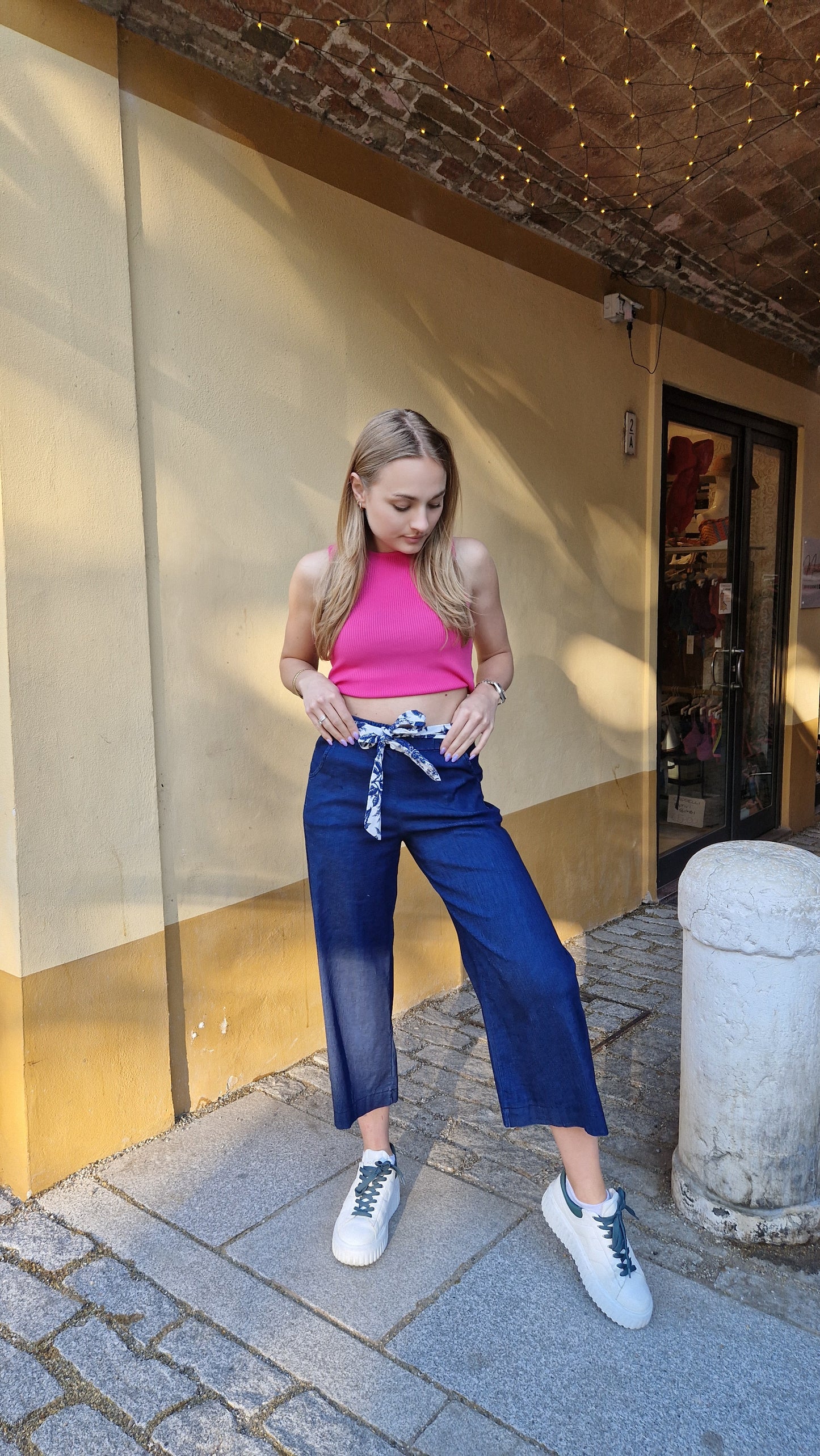 Pantalone in viscosa colr jeans con elastico in vita