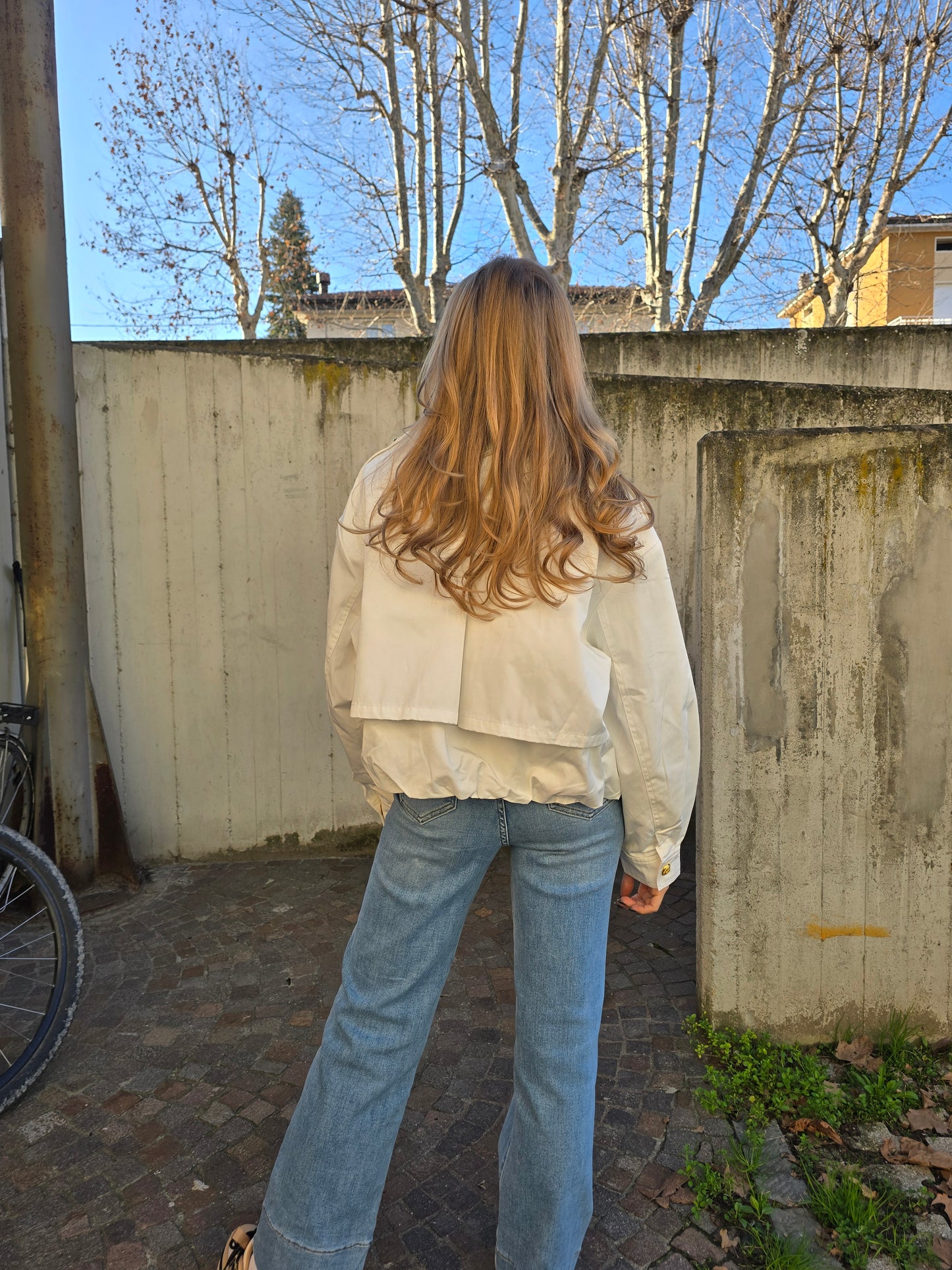 Giacca Bomber bianca con bottoni d'orati