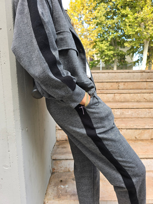 Felpa con clip e cappuccio