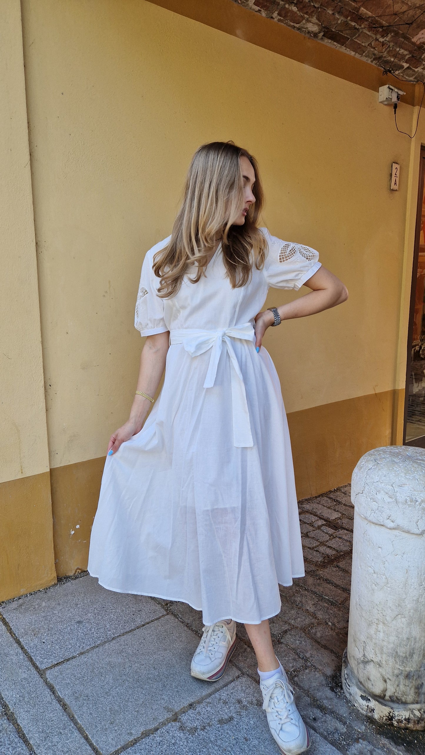 Abito midi in cotone con gonna a ruota