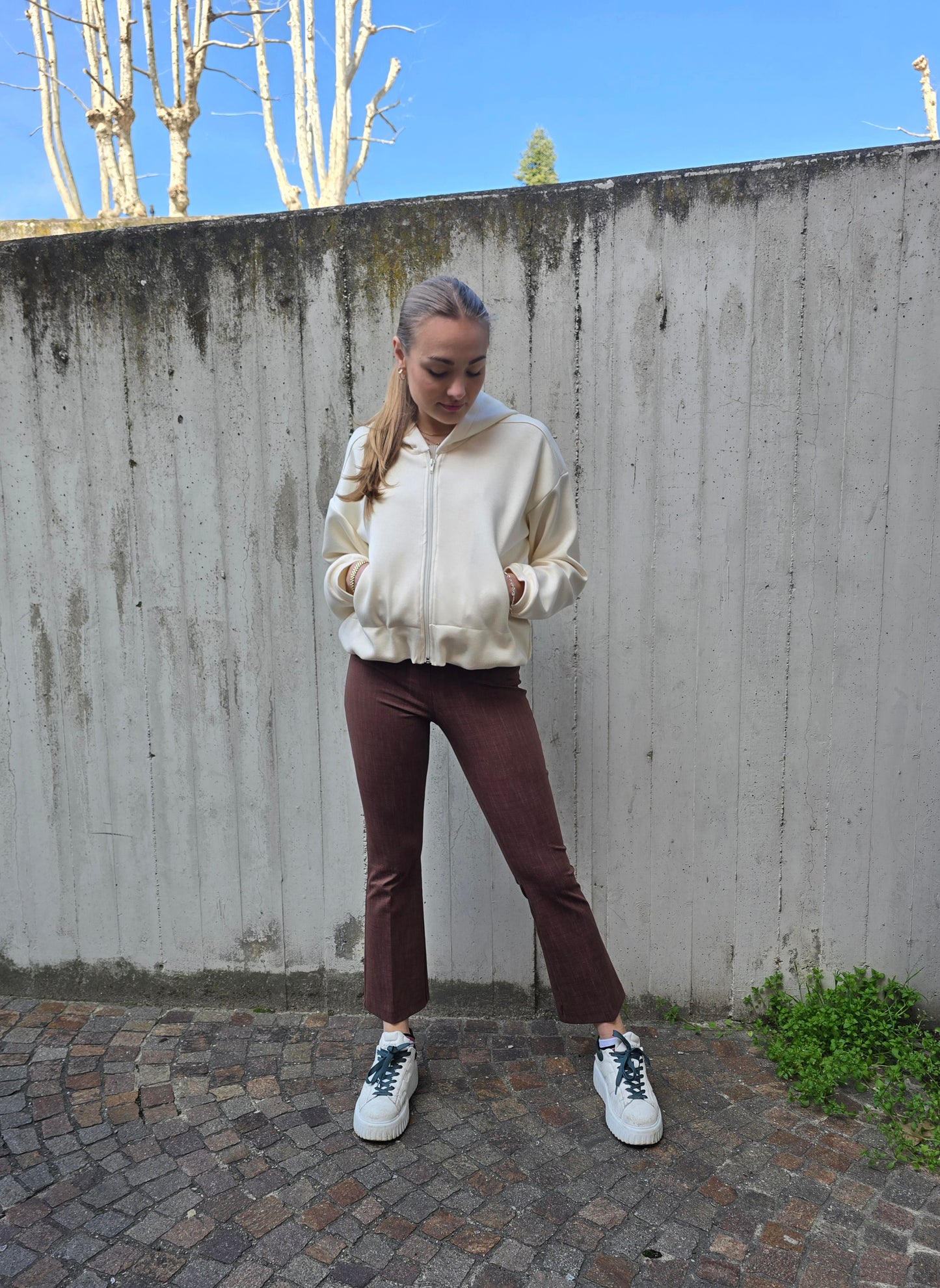 Pantalone con elastico in vita in jersey di viscosa a trombetta