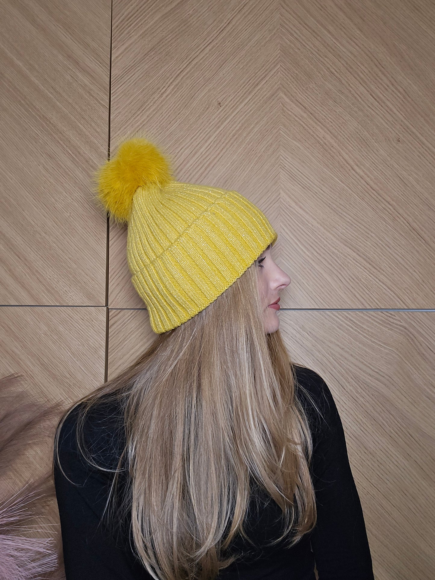 Cappello a costina con pon pon e lurex