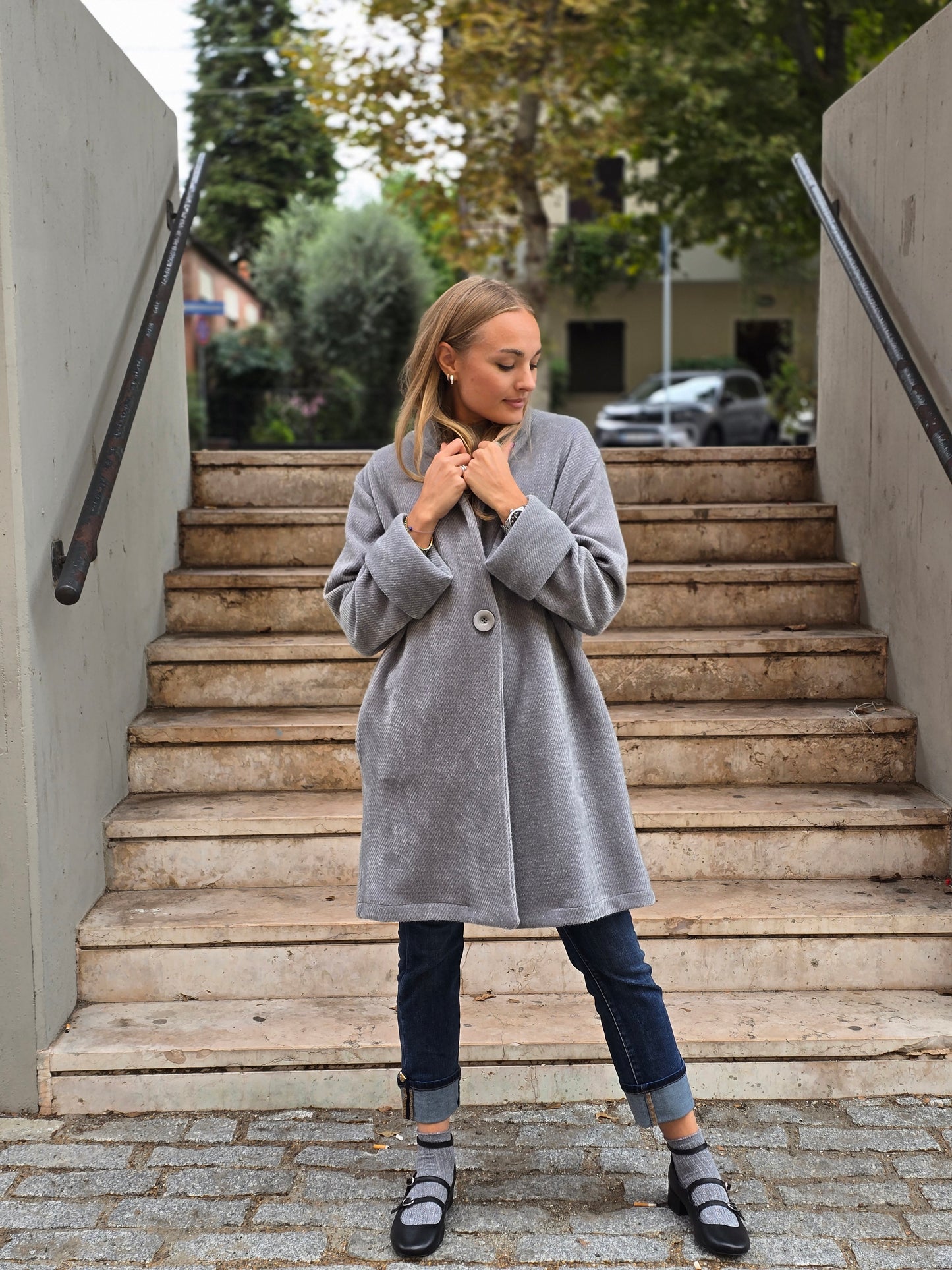 Cappotto grigio con filo in lurex all'interno Made in Italy