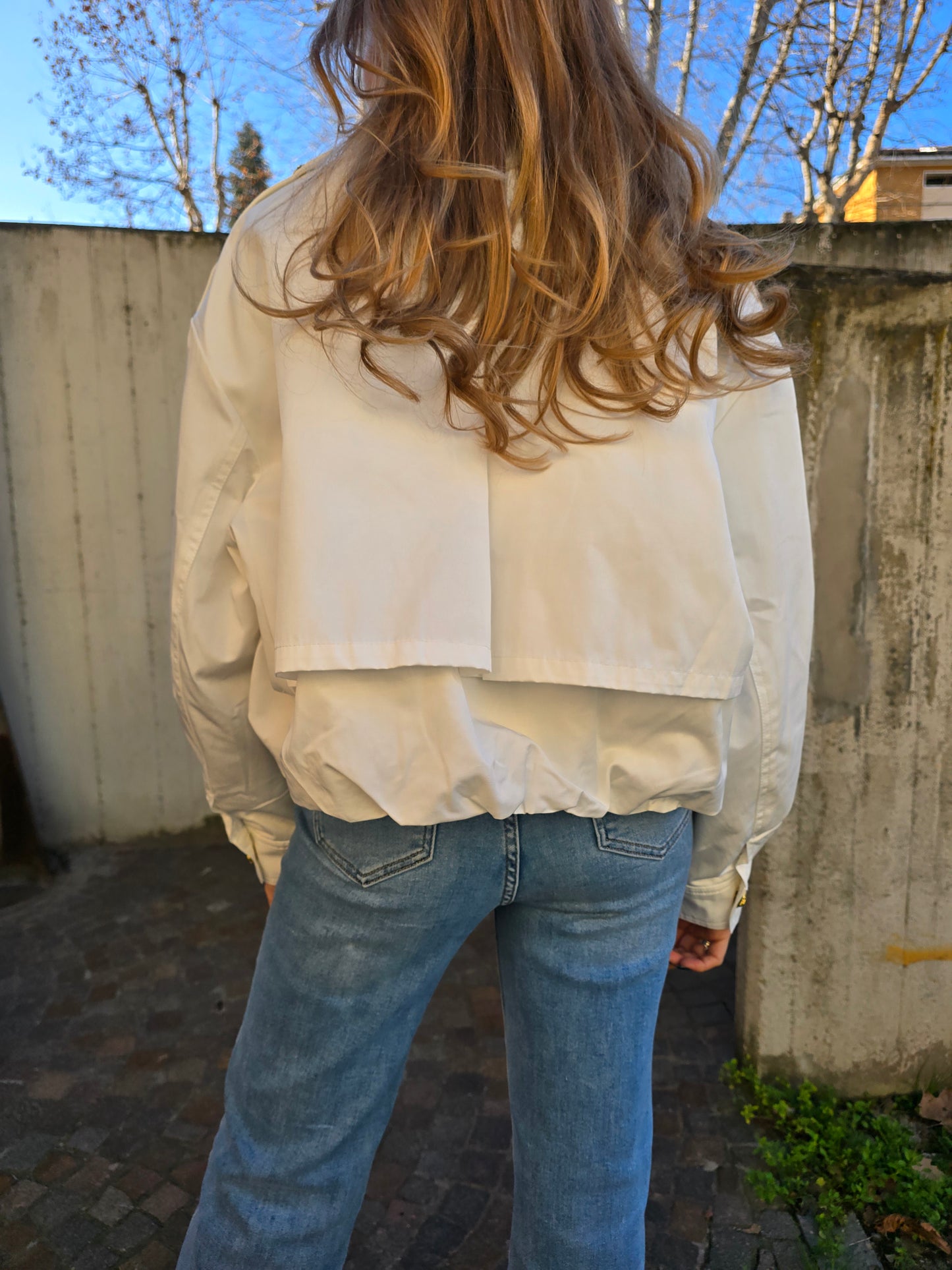 Giacca Bomber bianca con bottoni d'orati