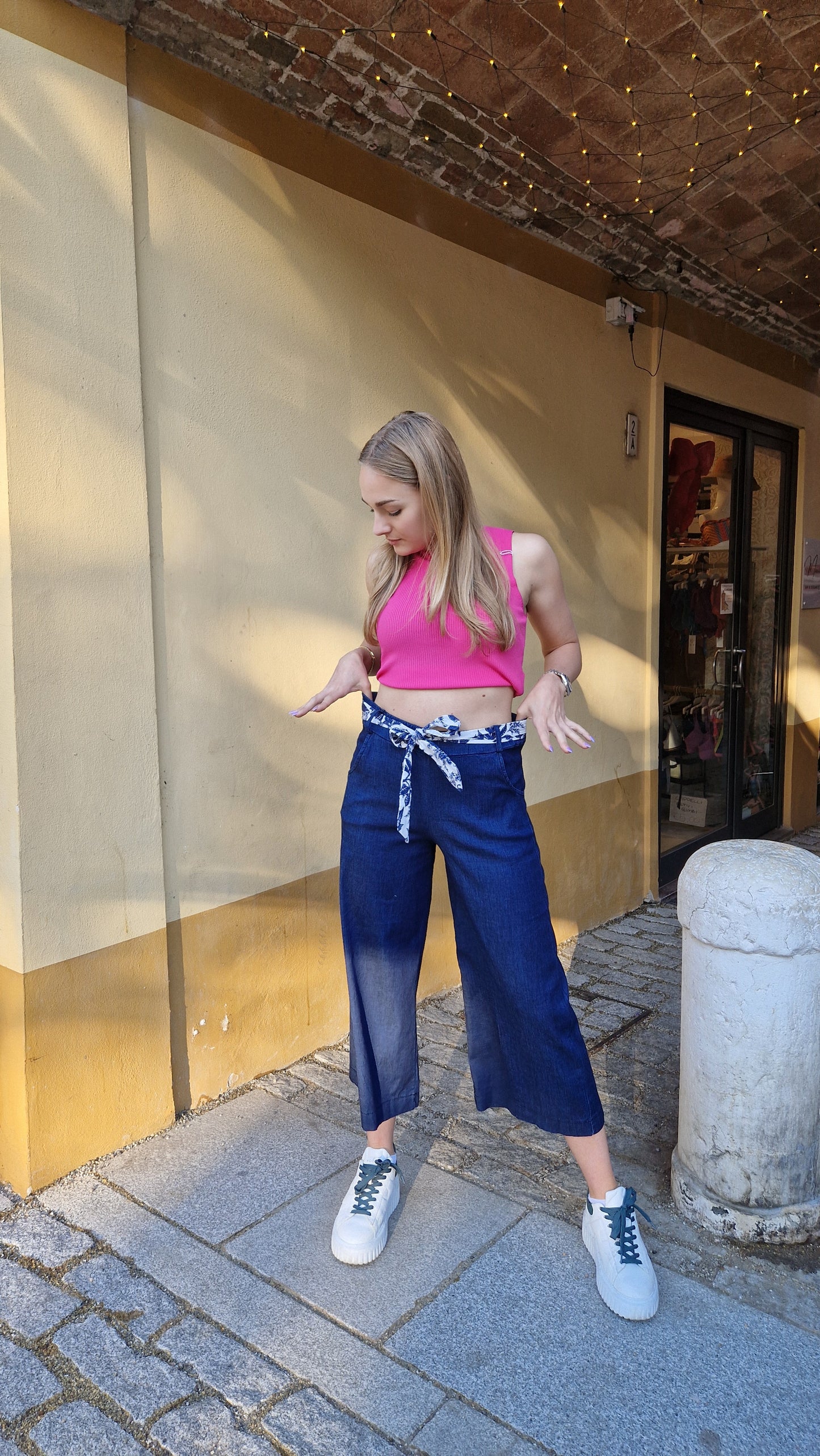 Pantalone in viscosa colr jeans con elastico in vita
