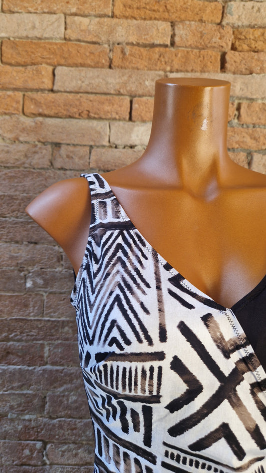 Costume intero con coppe Made in Italy nero con incrocio sulla vita