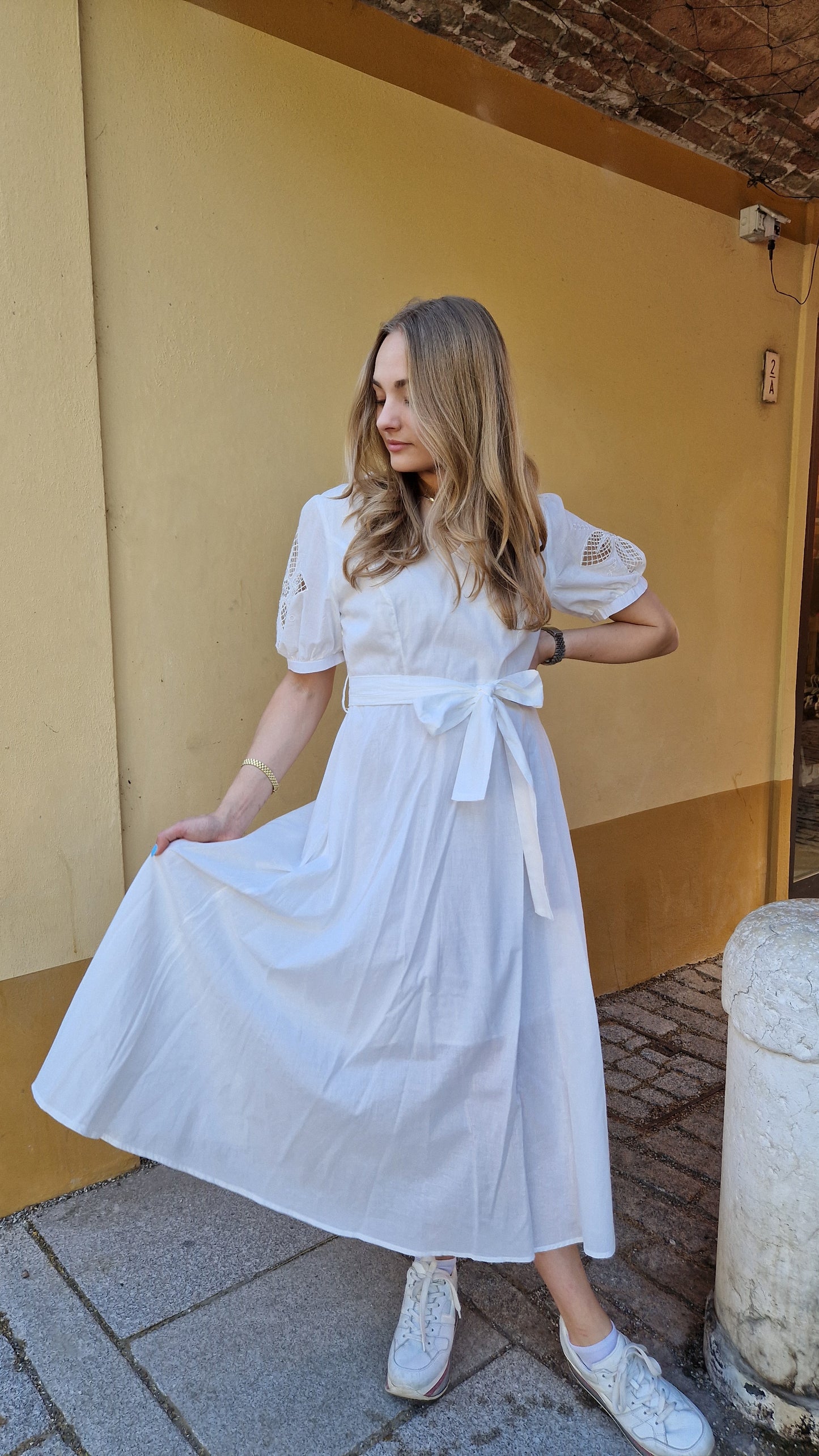 Abito midi in cotone con gonna a ruota