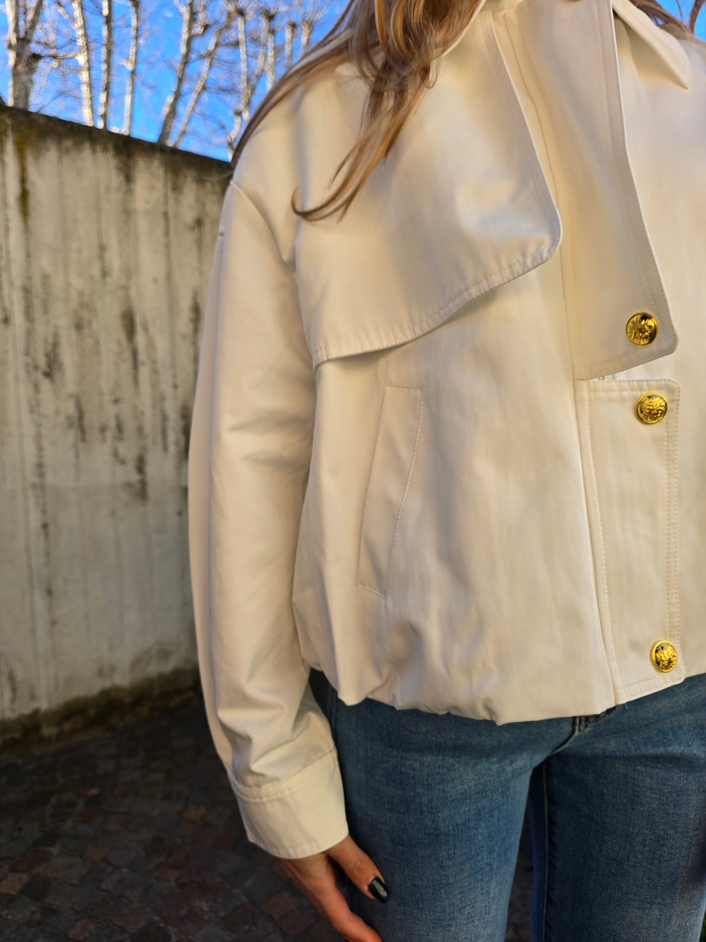 Giacca Bomber bianca con bottoni d'orati