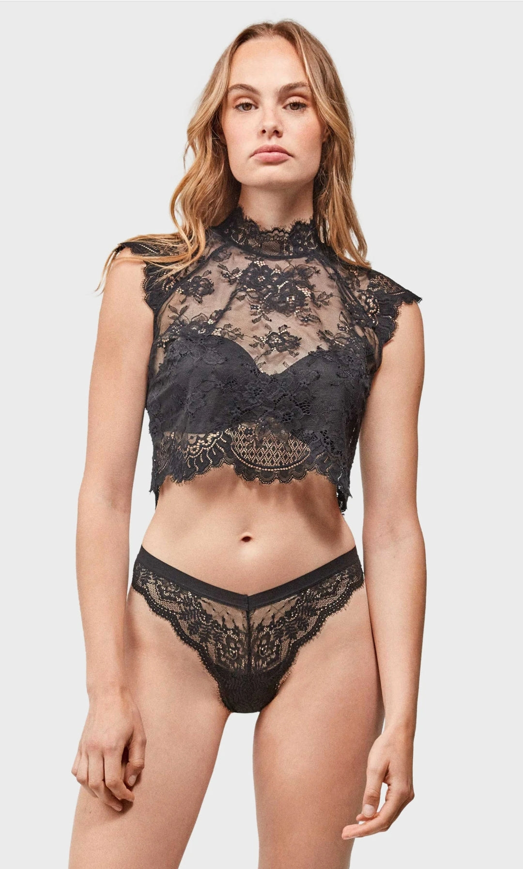 T-shirt top in pizzo sotto giacca