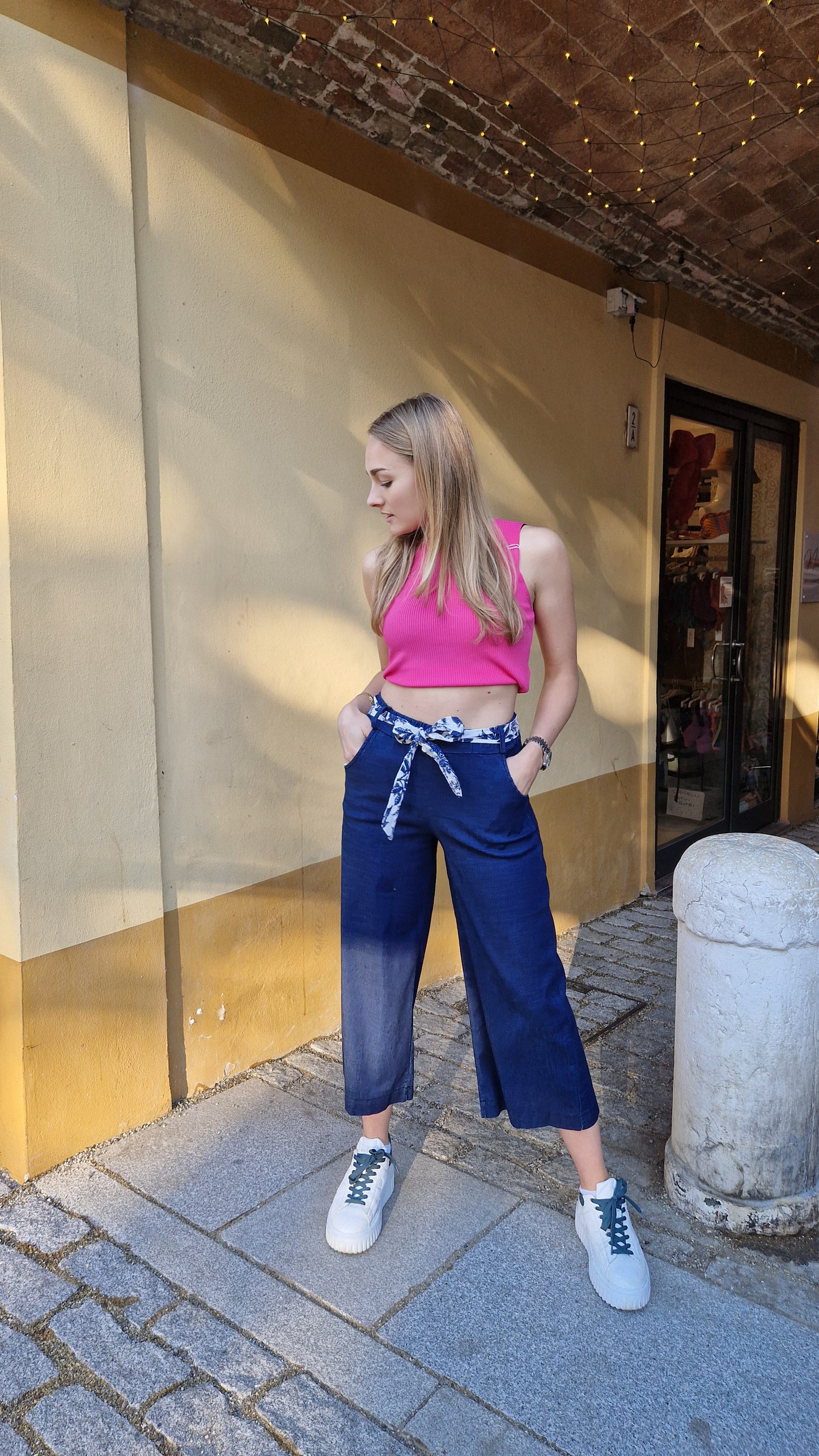 Pantalone in viscosa colr jeans con elastico in vita