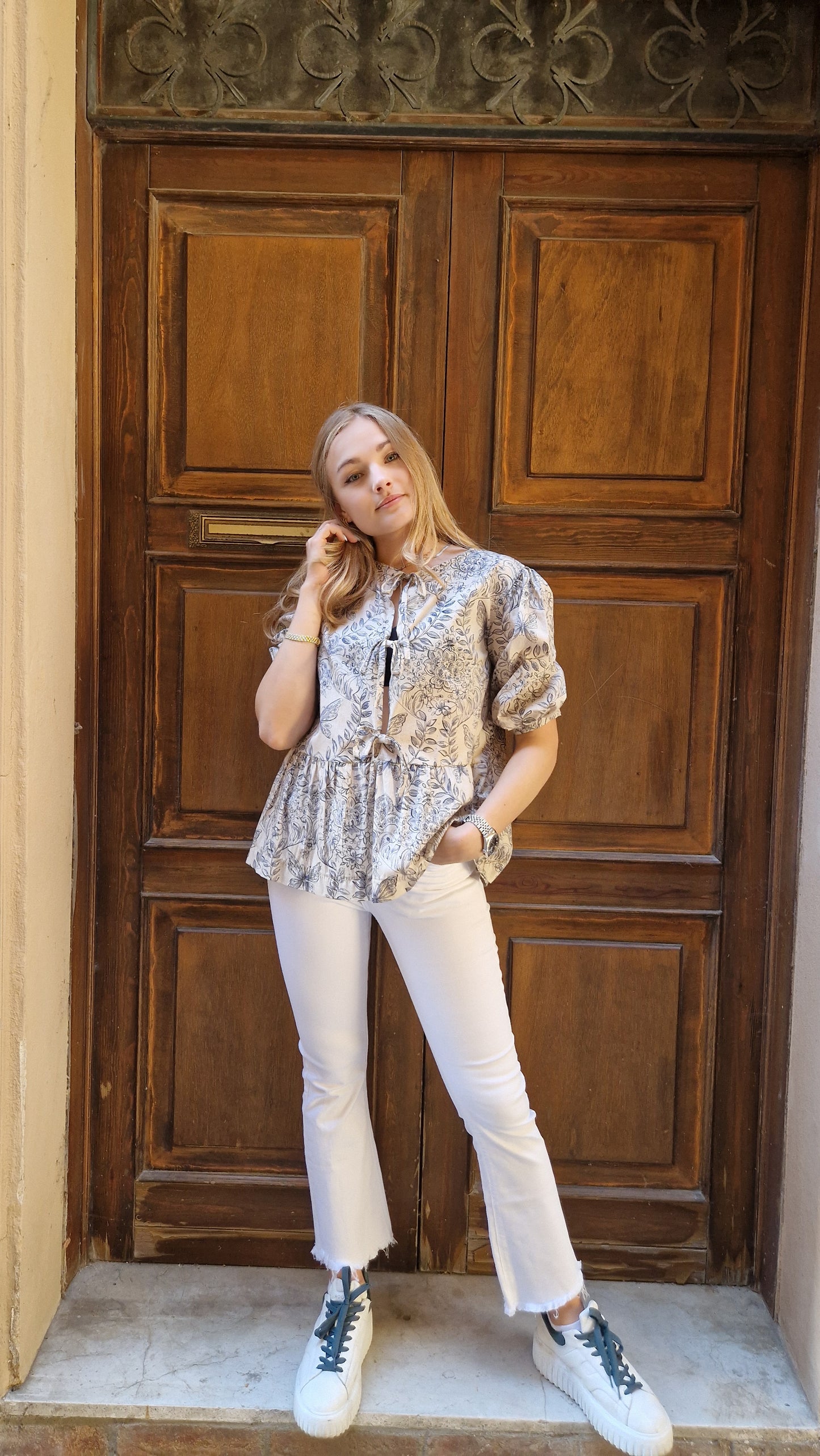 Blusa in cotone a fantasia con fiocchi