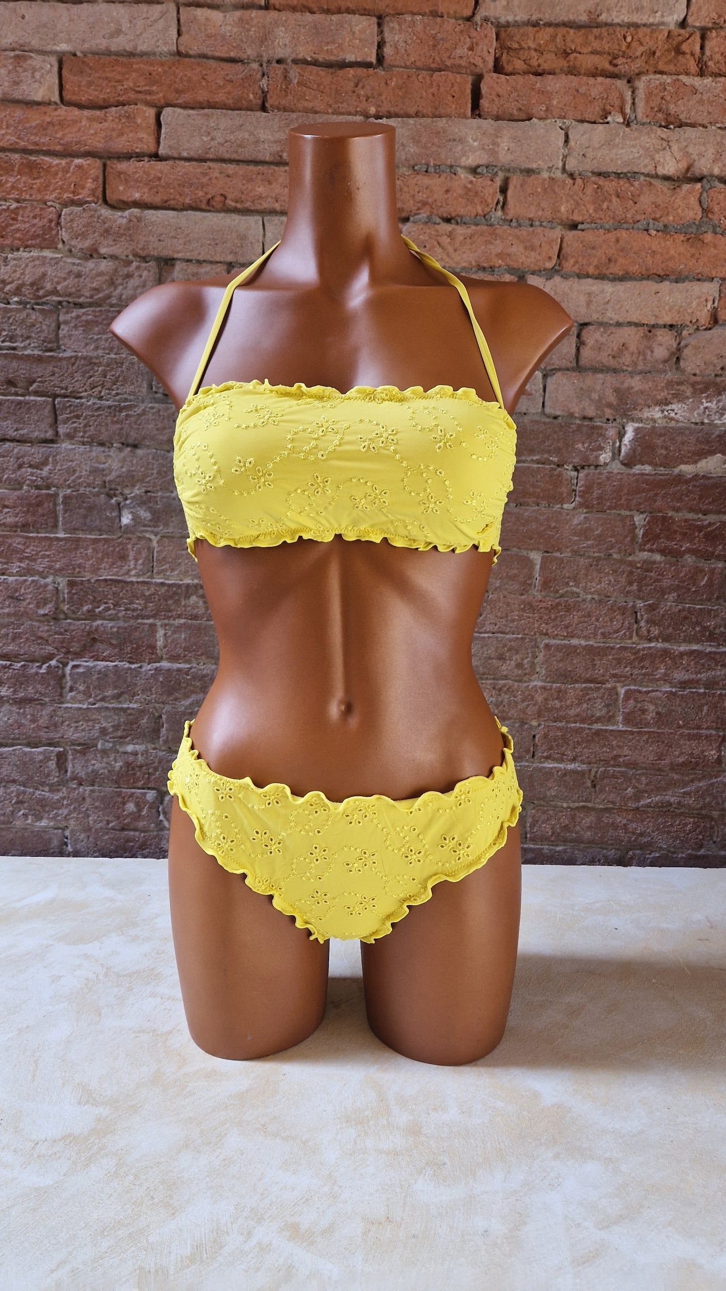 Bikini in sangallo a fascia Made in Italy