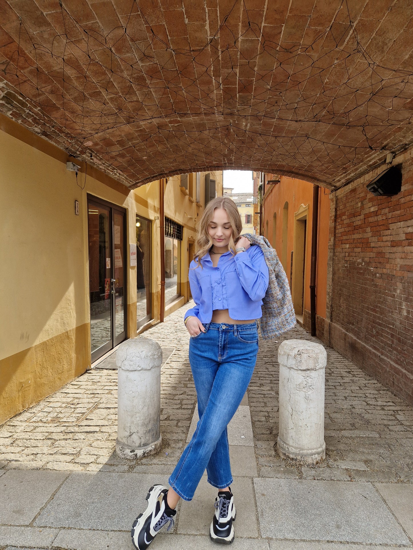 Camicia corta con tasche assimetriche