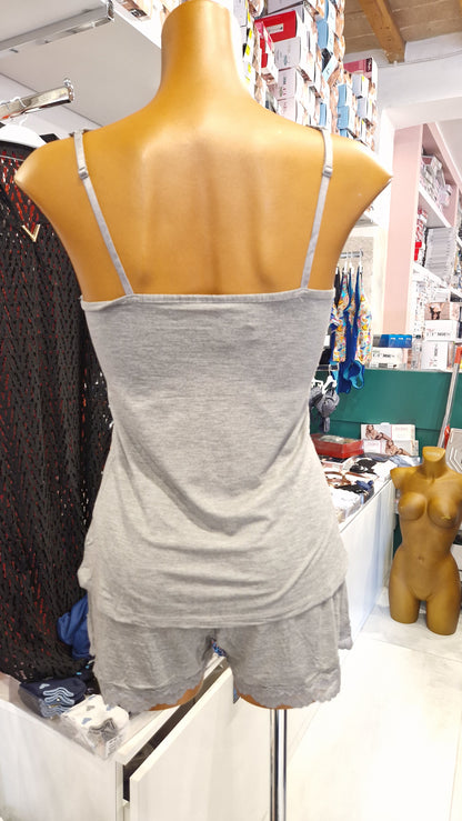 Pigiama con spalline e pantaloni corti tinta unita