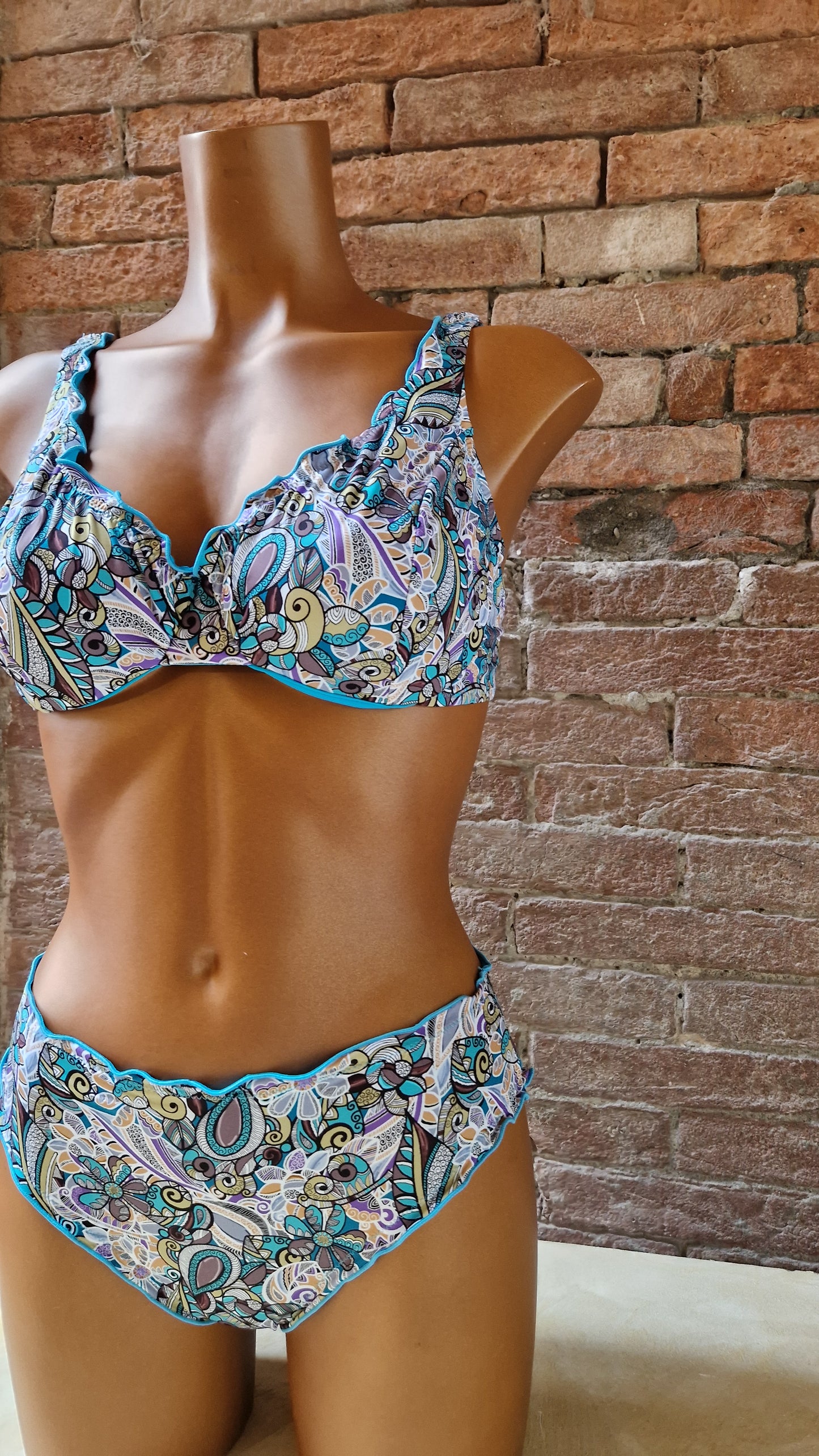 Bikini Emma con ferretto senza imbottitura con arricci Made in Italy