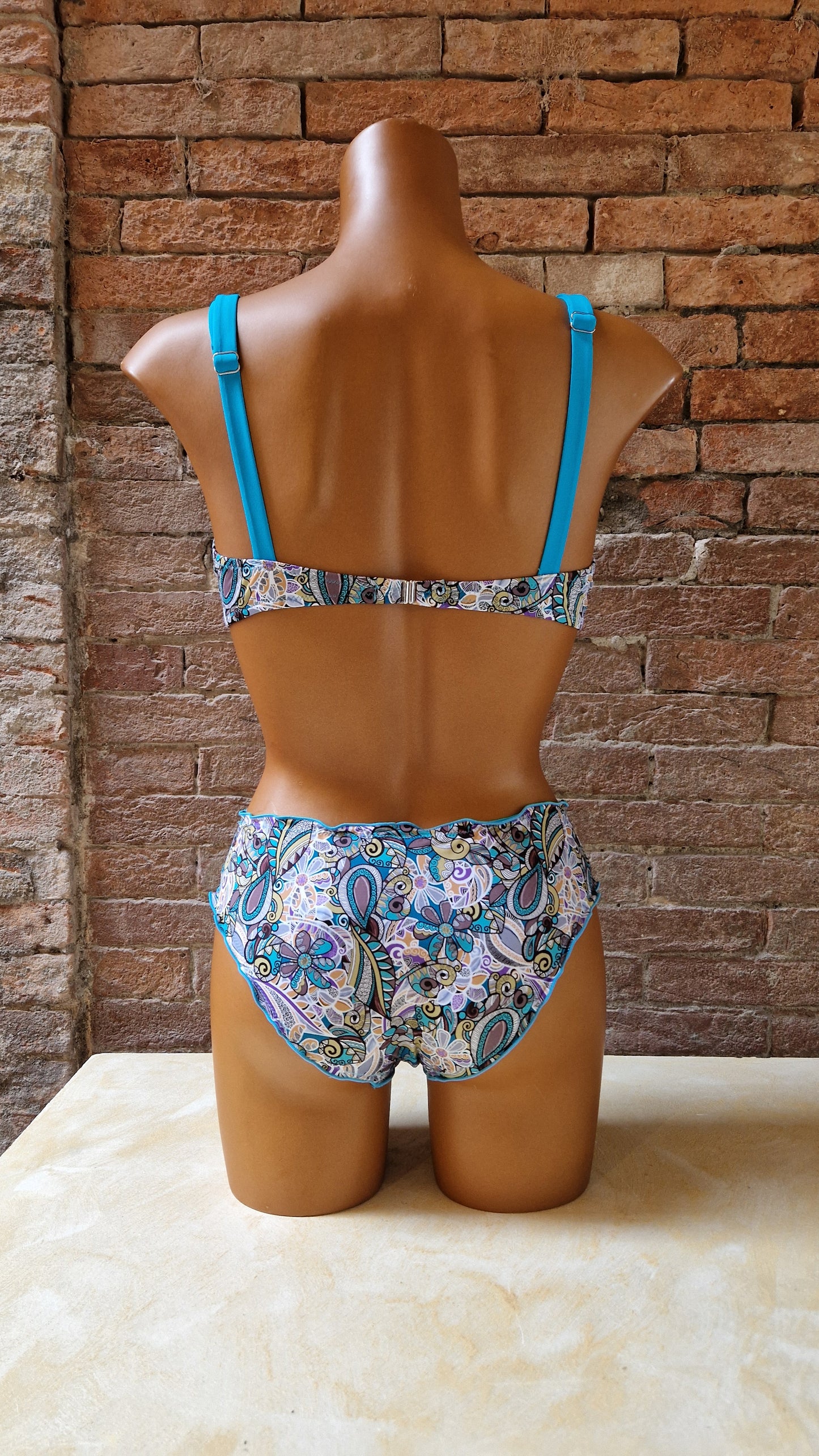 Bikini Emma con ferretto senza imbottitura con arricci Made in Italy