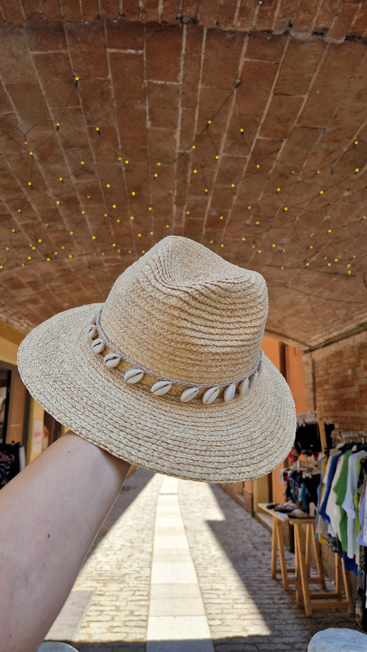 Cappello in paglia panama con conchiglie