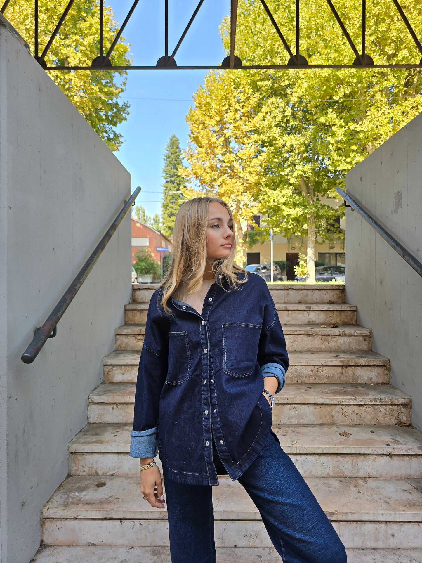 Camicia Oversize in Jeans elasticizzato con bottoni a clip