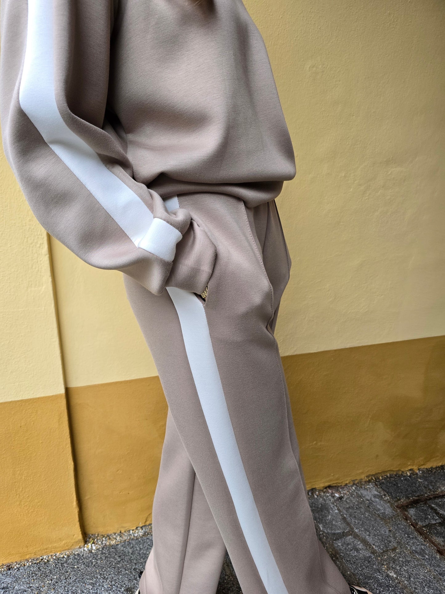 Pantalone a palazzo in viscosa con elastico in vita