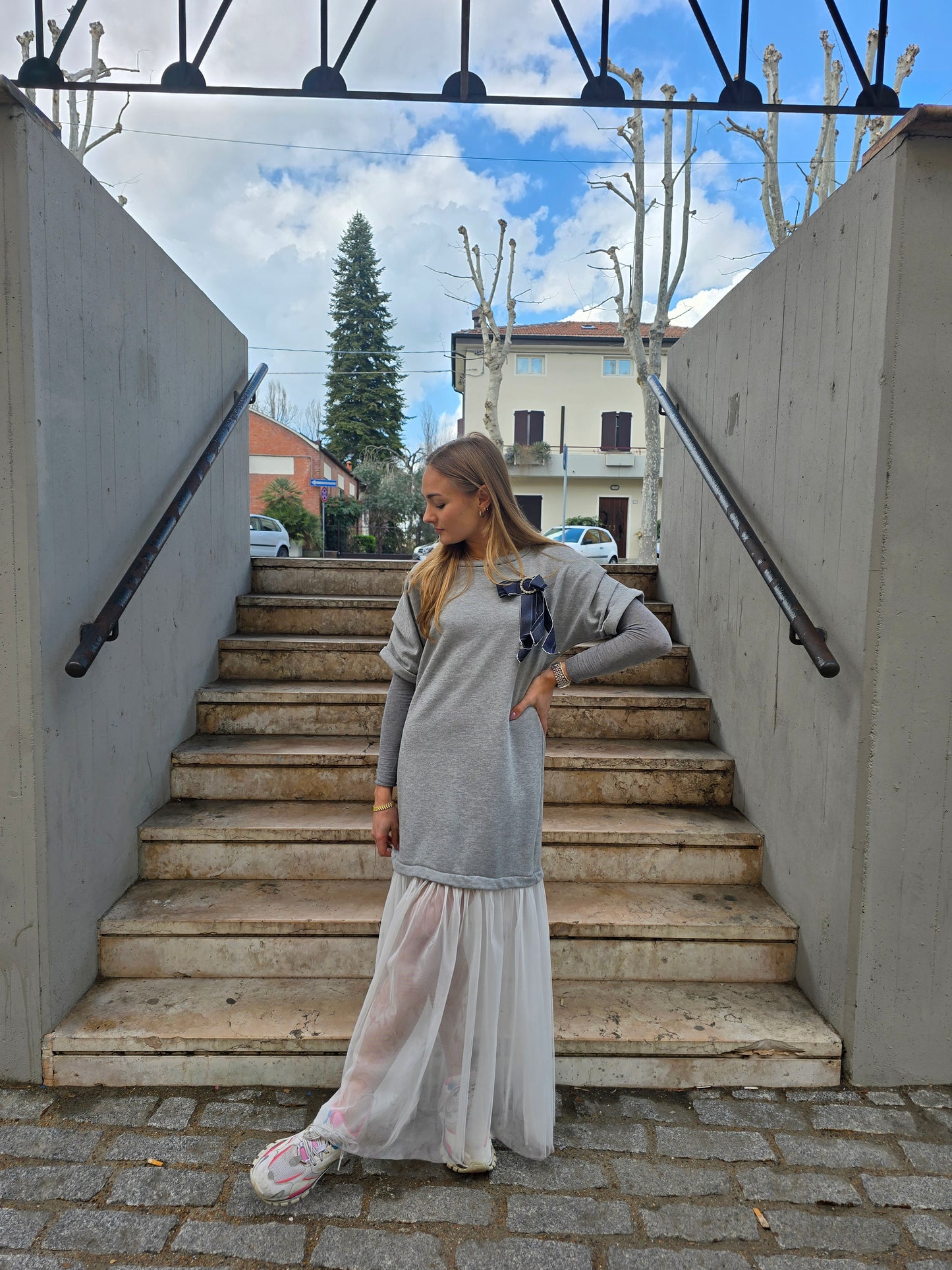 Abito lungo con gonna in tulle