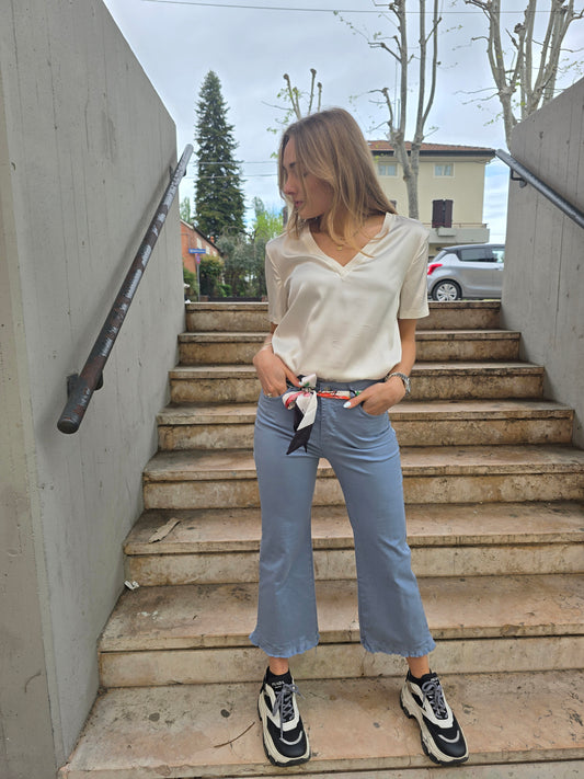 Pantalone in cotone elasticizzato azzurro a trombetta