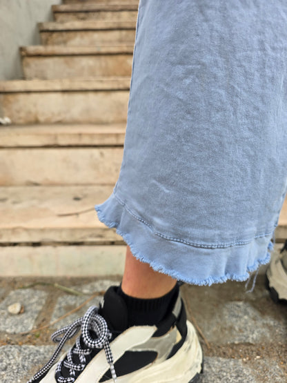 Pantalone in cotone elasticizzato azzurro a trombetta