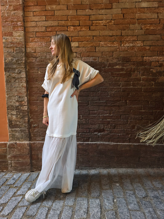 Abito lungo con gonna in tulle