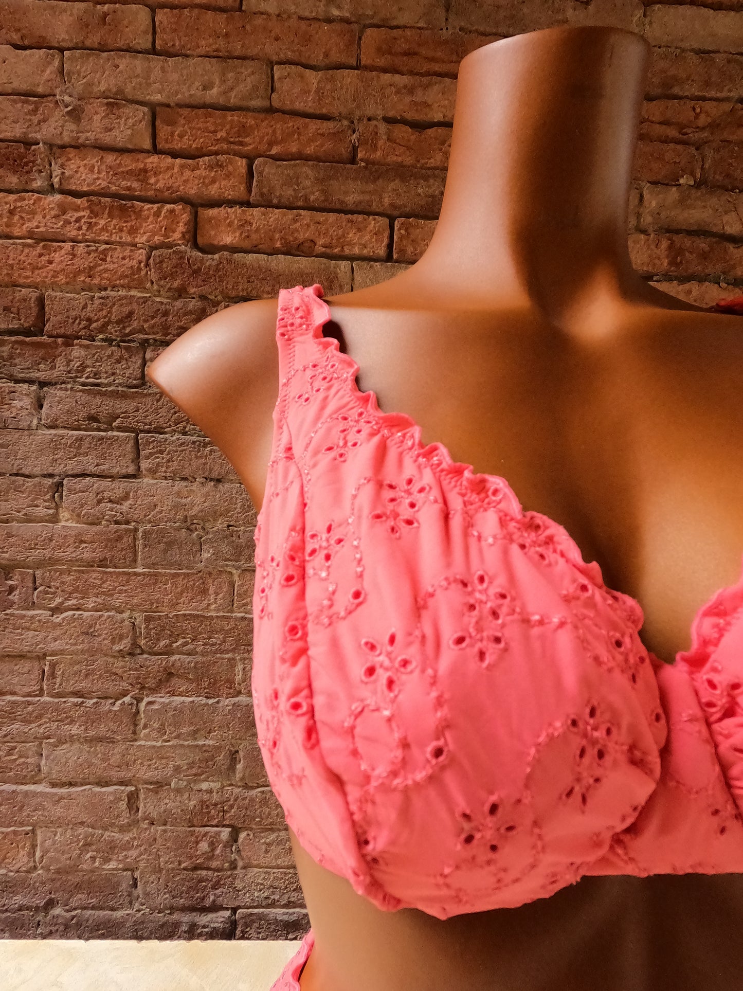 Bikini con Ferretto e slip alto in sangallo Made in Italy