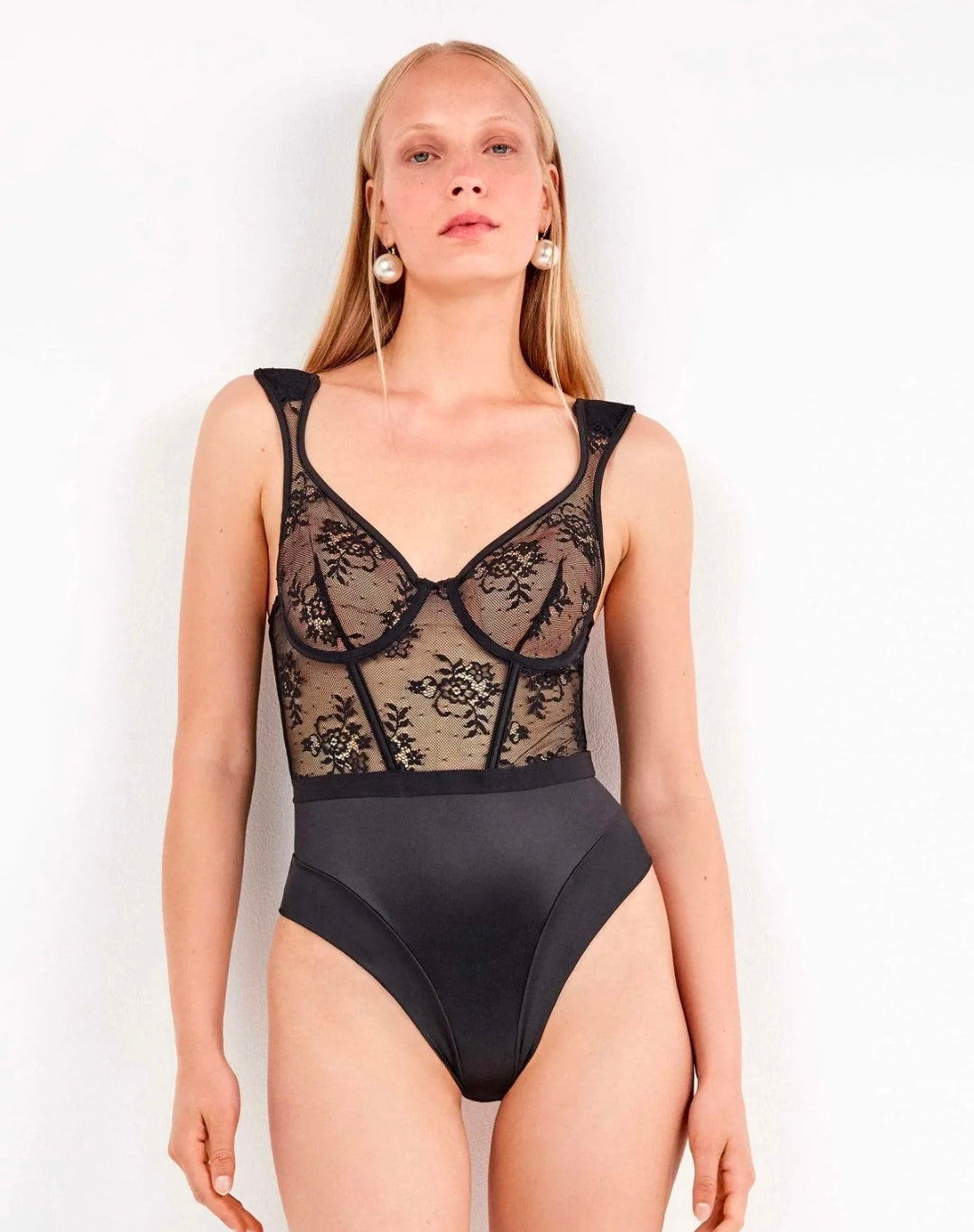 Body in pizzo all over con spalline