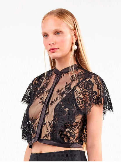 Camicetta in pizzo trasparente con dettagli eleganti