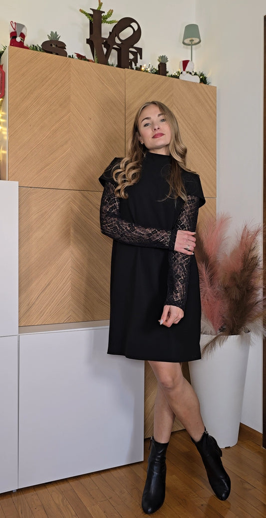 Abito con maniche in pizzo