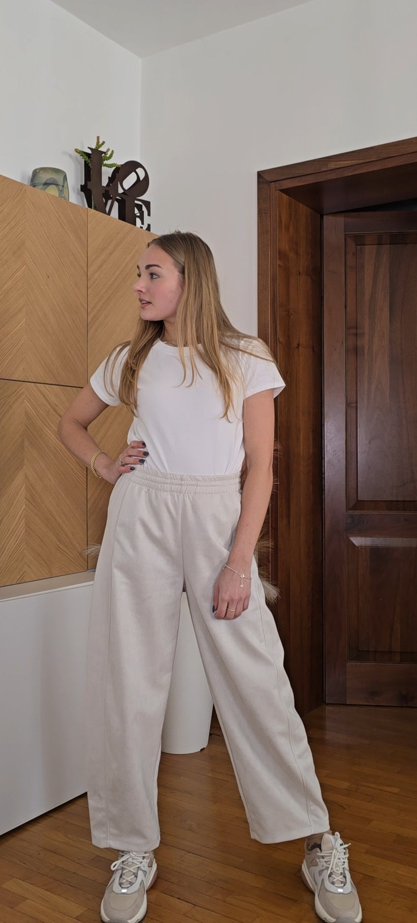 Pantalone scamosciato con elastico in vita