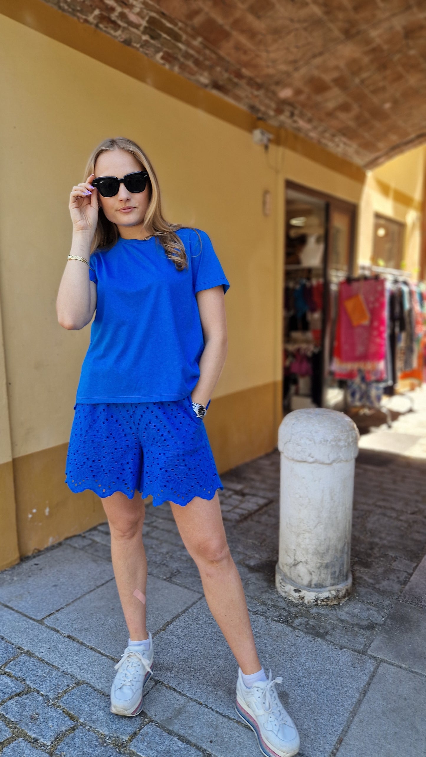 T-shirt incon retro in SanGallo turchese