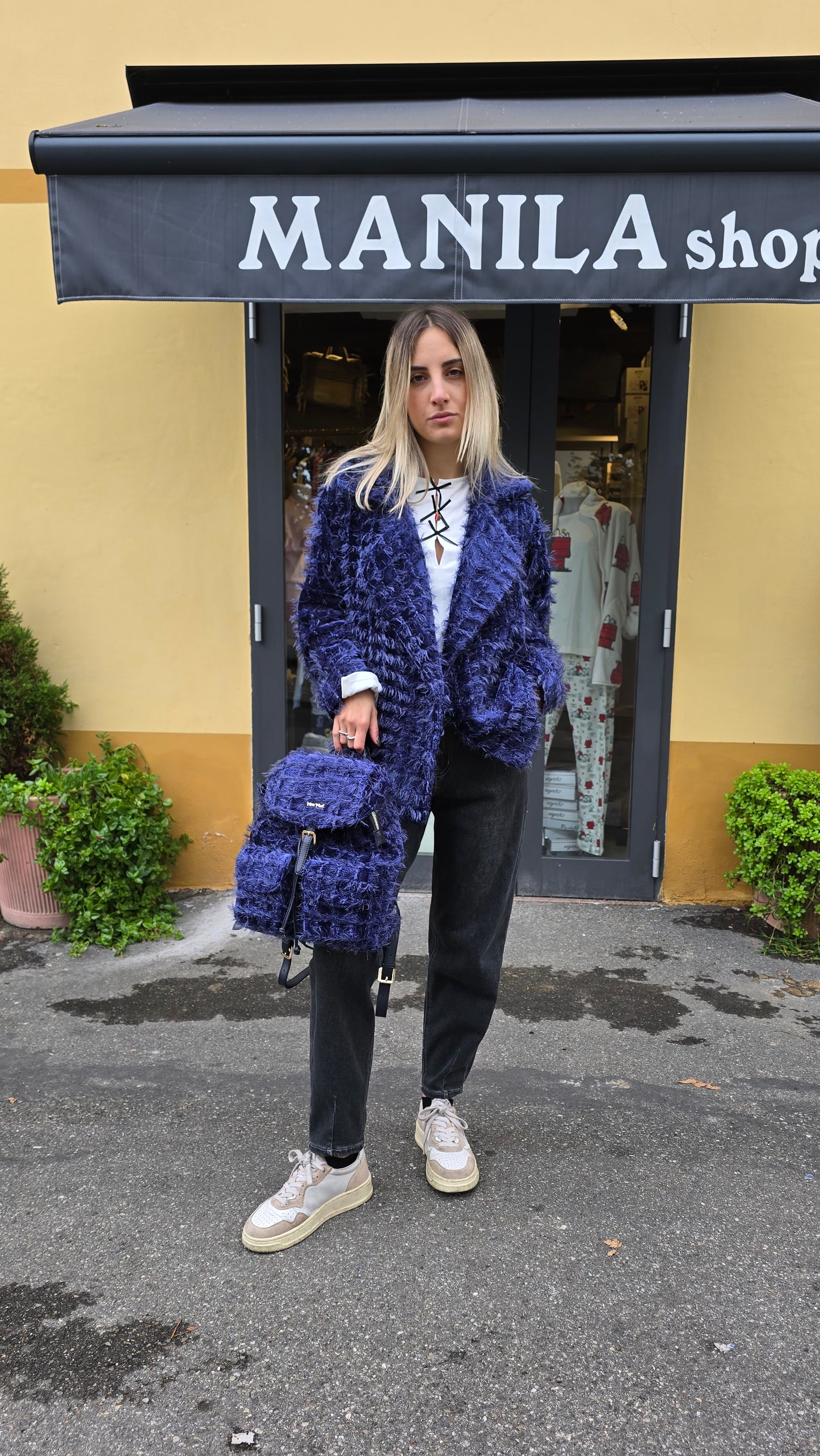 cappotto blu con inserti argento